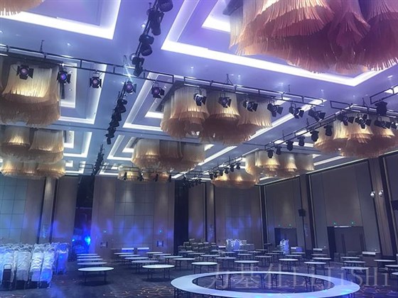 宴會(huì)廳燈光布置