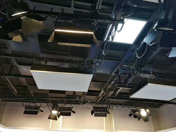 云南大姚廣播電視臺演播室燈光系統(tǒng)項(xiàng)目竣工